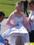 Под платьем у невесты