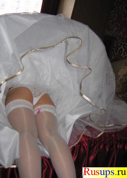 Под платьем у милой невесты