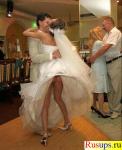 Задралось платье у невесты