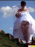 Подсмотреть под юбкой видео бесплатно на свадьбе